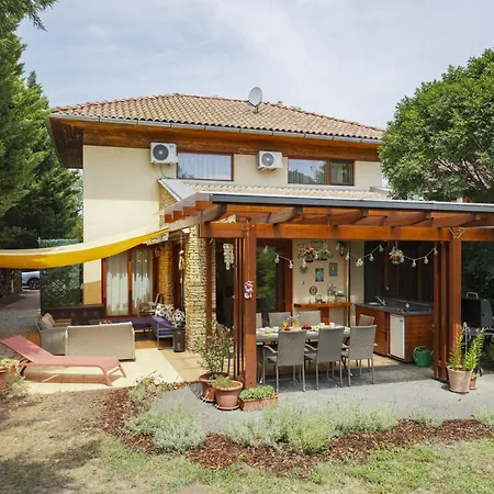 בית נופש Mediterran By Interhome *